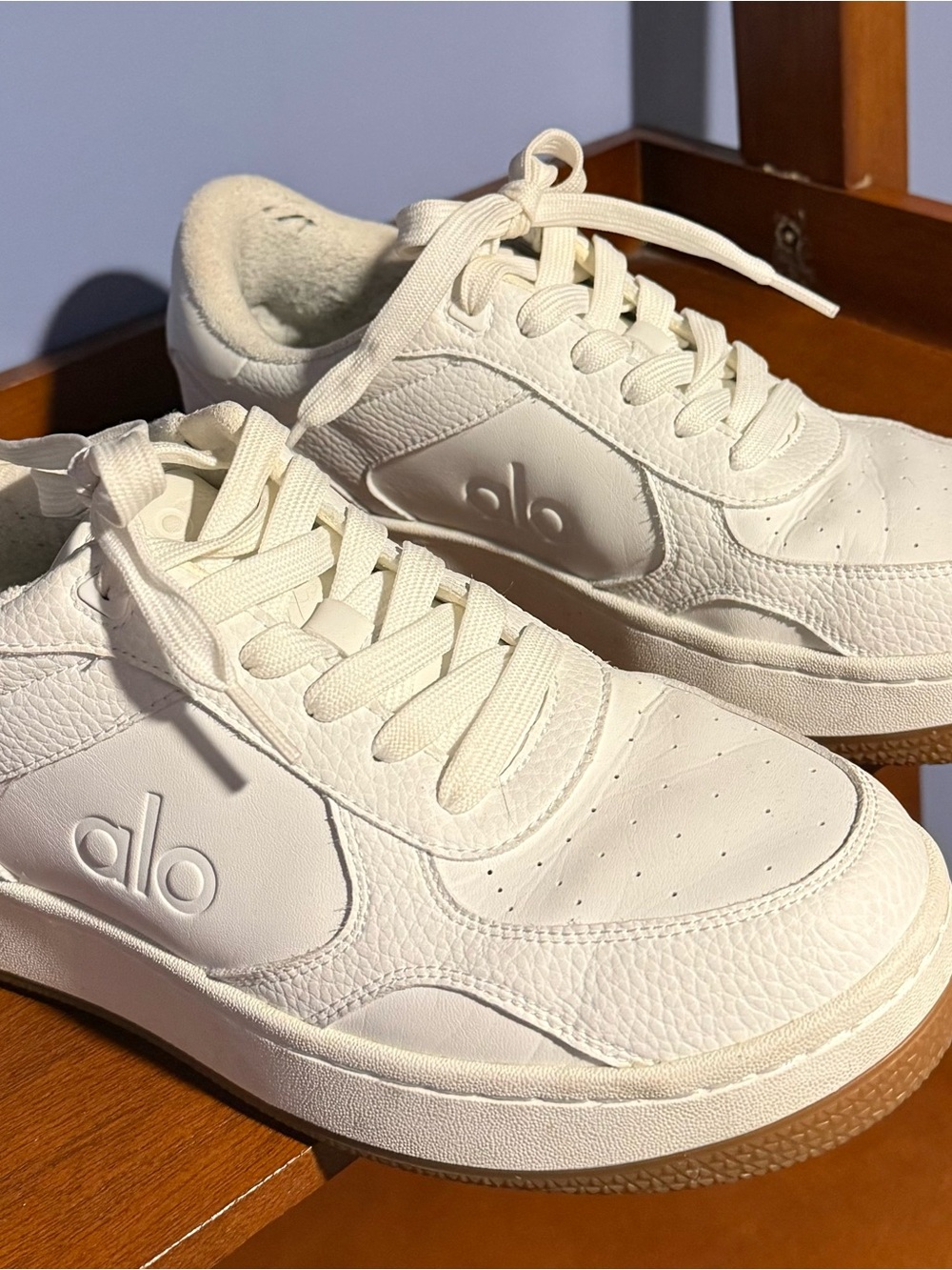 ALO Yoga Cream Lace-Up Women's Sneakers